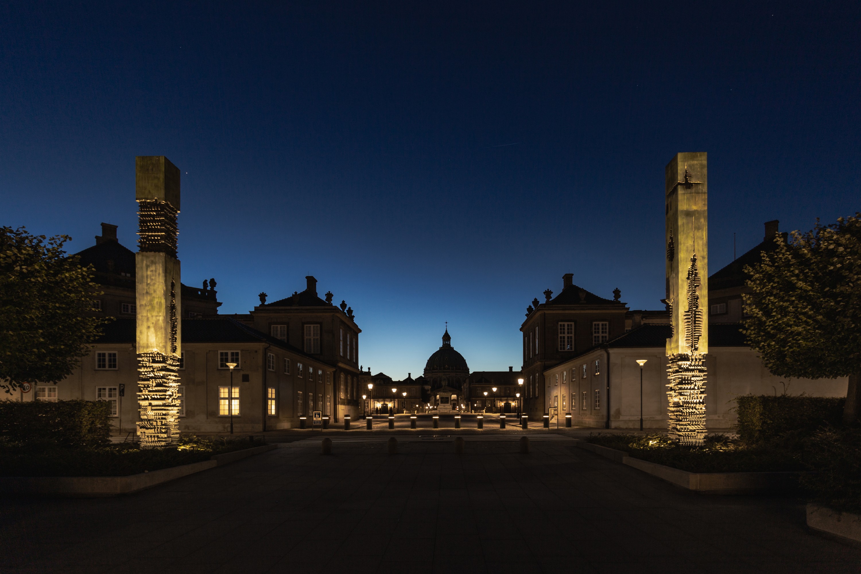 Arkitektonisk facadebelysning ved Amaliehaven og Amalienborg med LED lysarmaturer, der fremhæver de historiske bygninger.